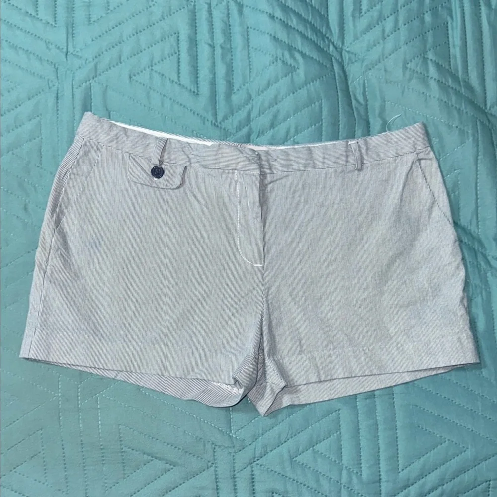 Old Navy Mid Rise Pinstriped 3-inch Shorts Size: 10